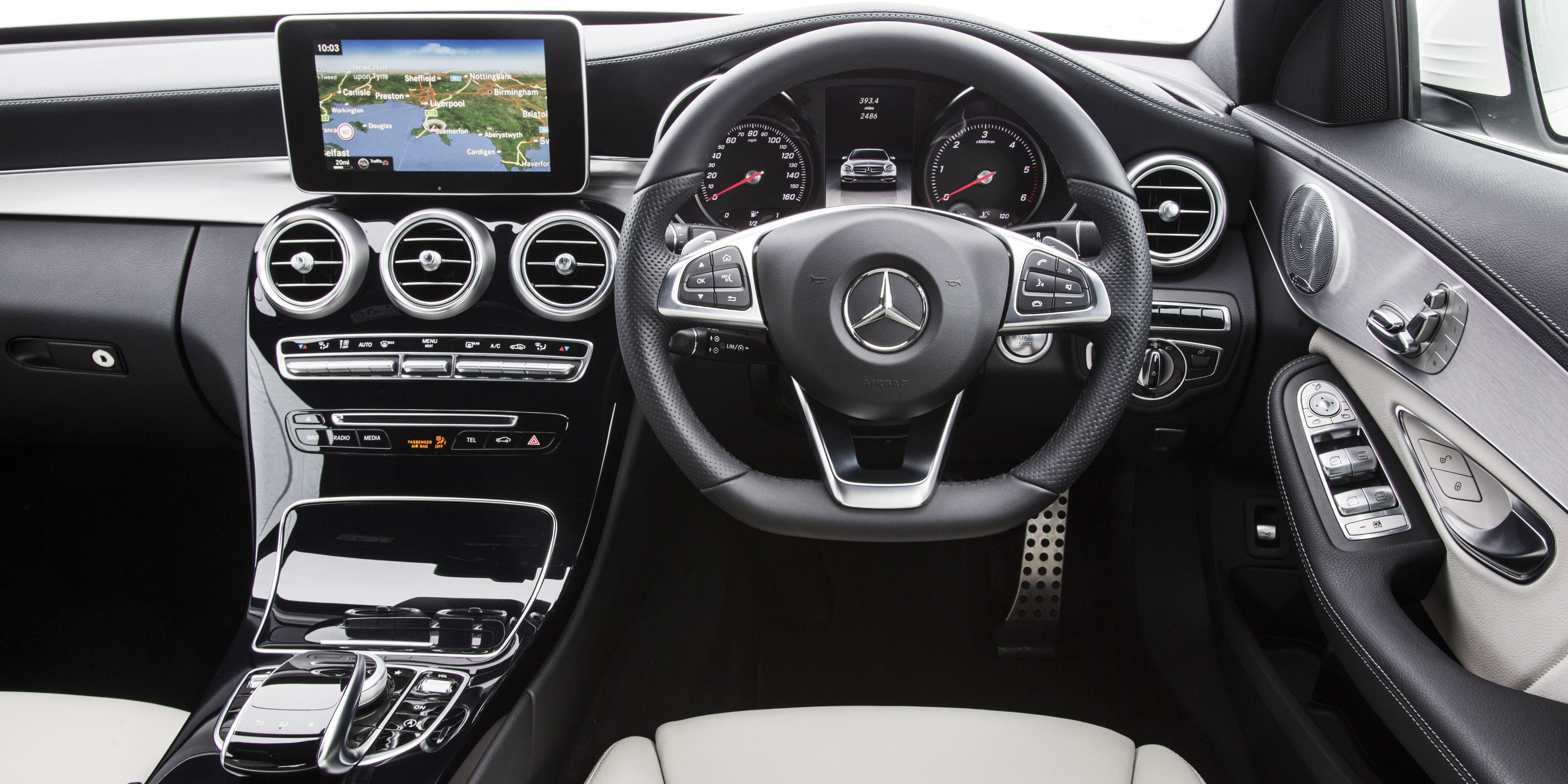 ภายใน Mercedes-Benz C-Class มือสอง หรูหรา