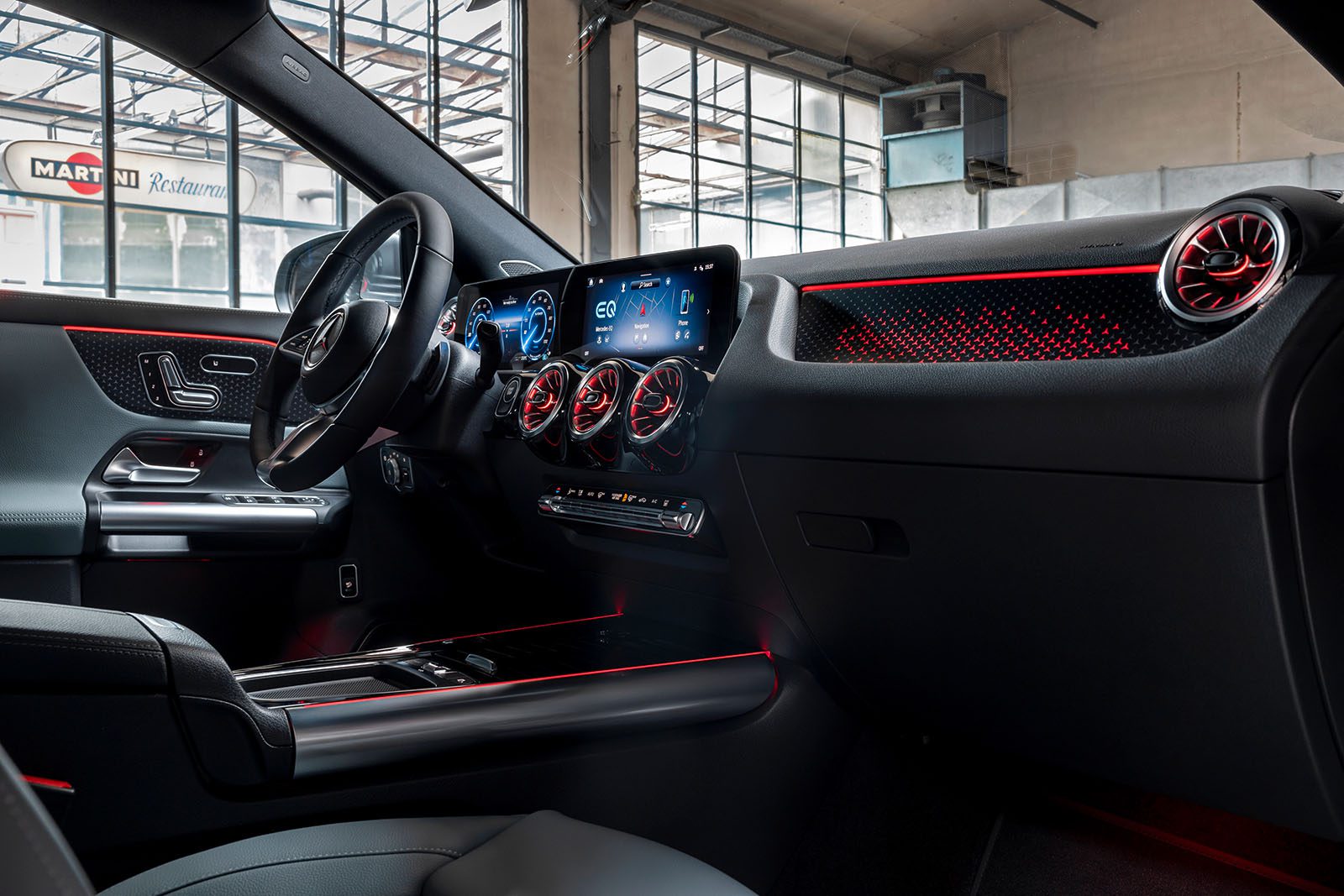 ภายใน Mercedes-Benz EQA มือสอง หรูหรา ทันสมัย