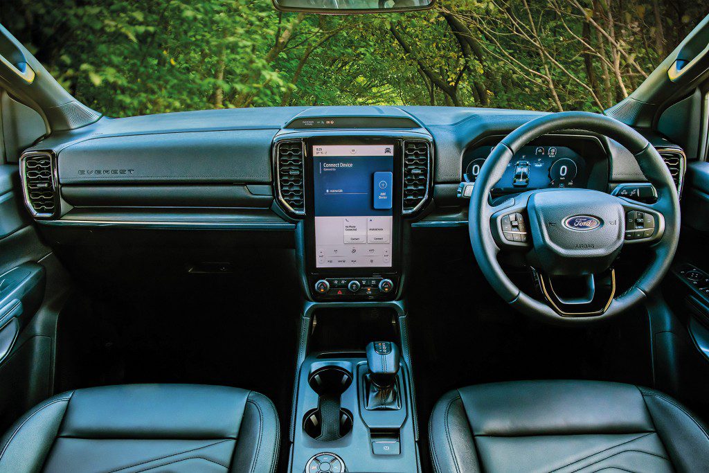 ภายใน Ford Everest มือสอง กว้างขวาง
