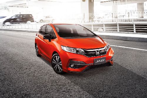 รับซื้อรถ Honda Jazz มือสอง Hatchback ยอดนิยม ราคาสูง ได้เงินสดทันที