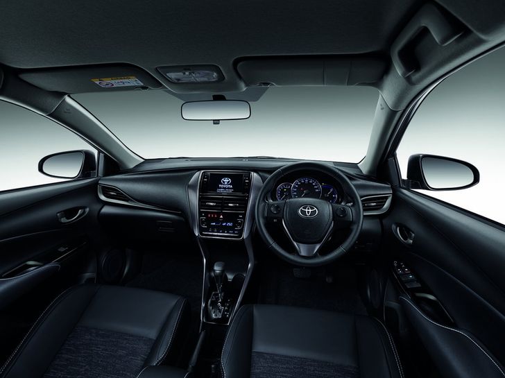 ภายใน Toyota Yaris Ativ มือสอง ซีดานขนาดเล็ก